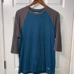 Levi’s 3/4 length shirt